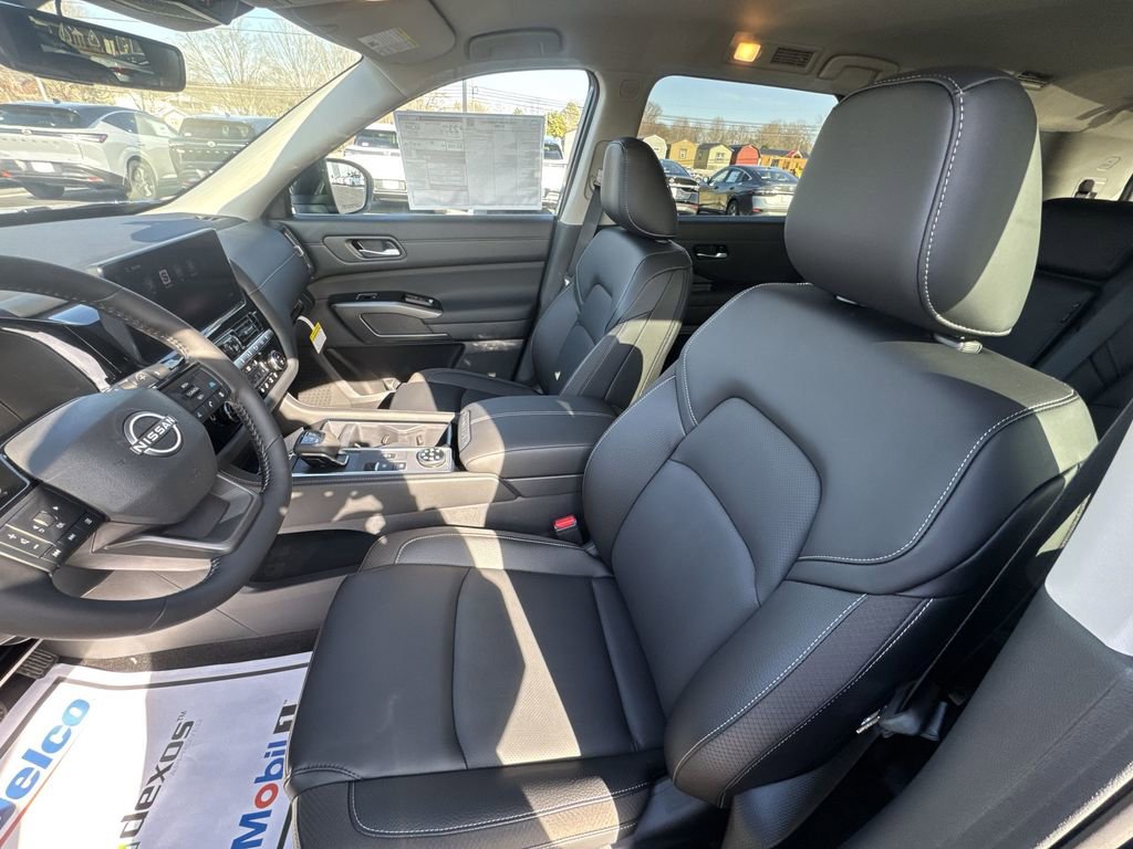 New 2026 Nissan Pathfinder SL image 11