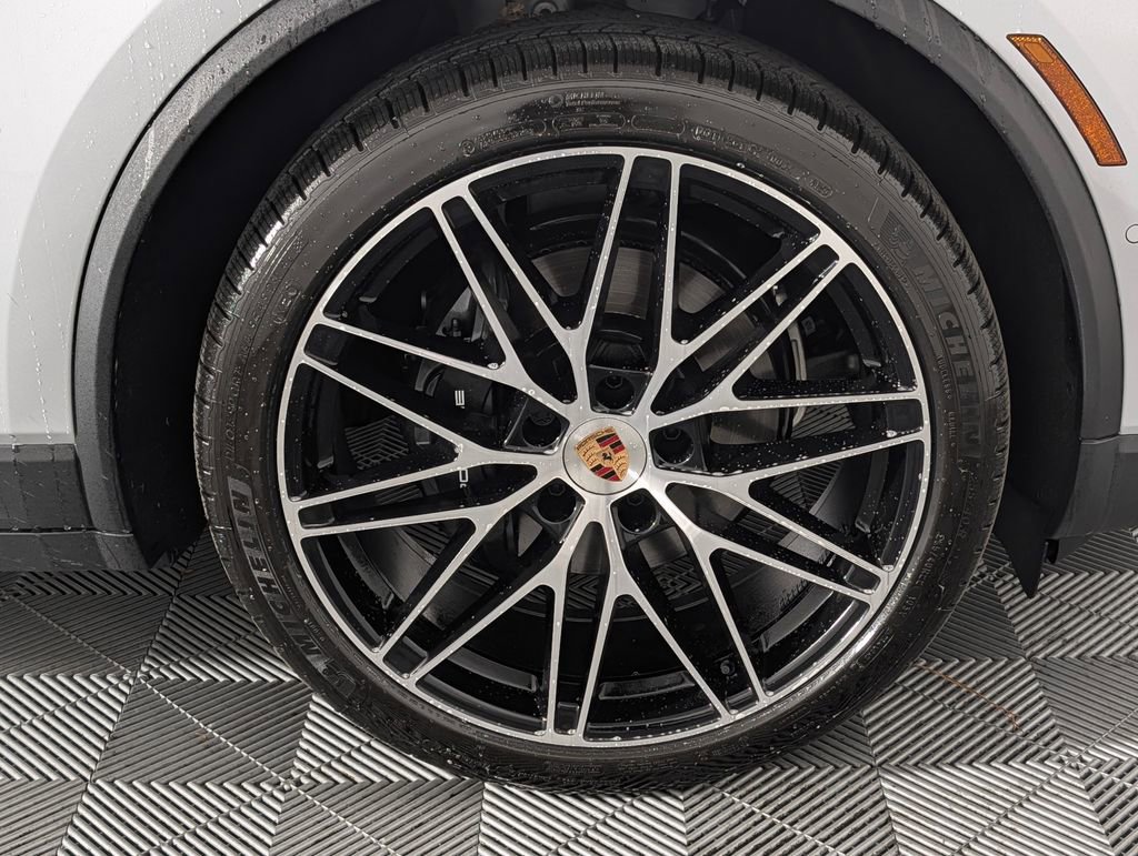 New 2026 Porsche Macan 4 Electric image 13