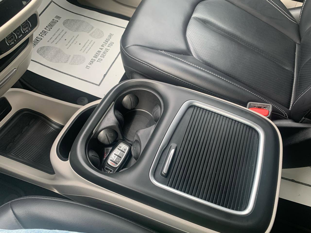 Used 2023 Chrysler Pacifica Touring-L image 19