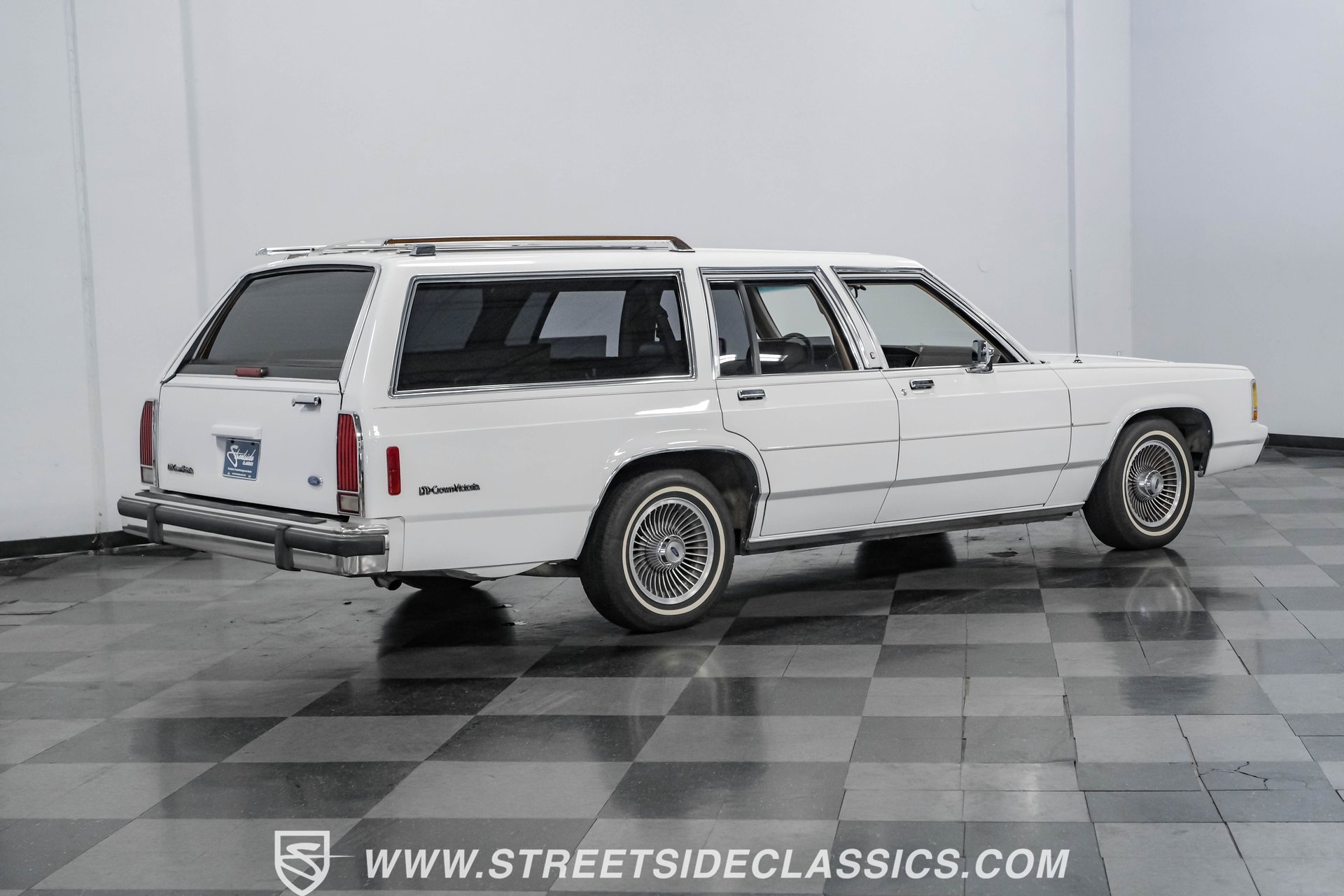 Used 1990 Ford LTD Crown Victoria RWD image 14