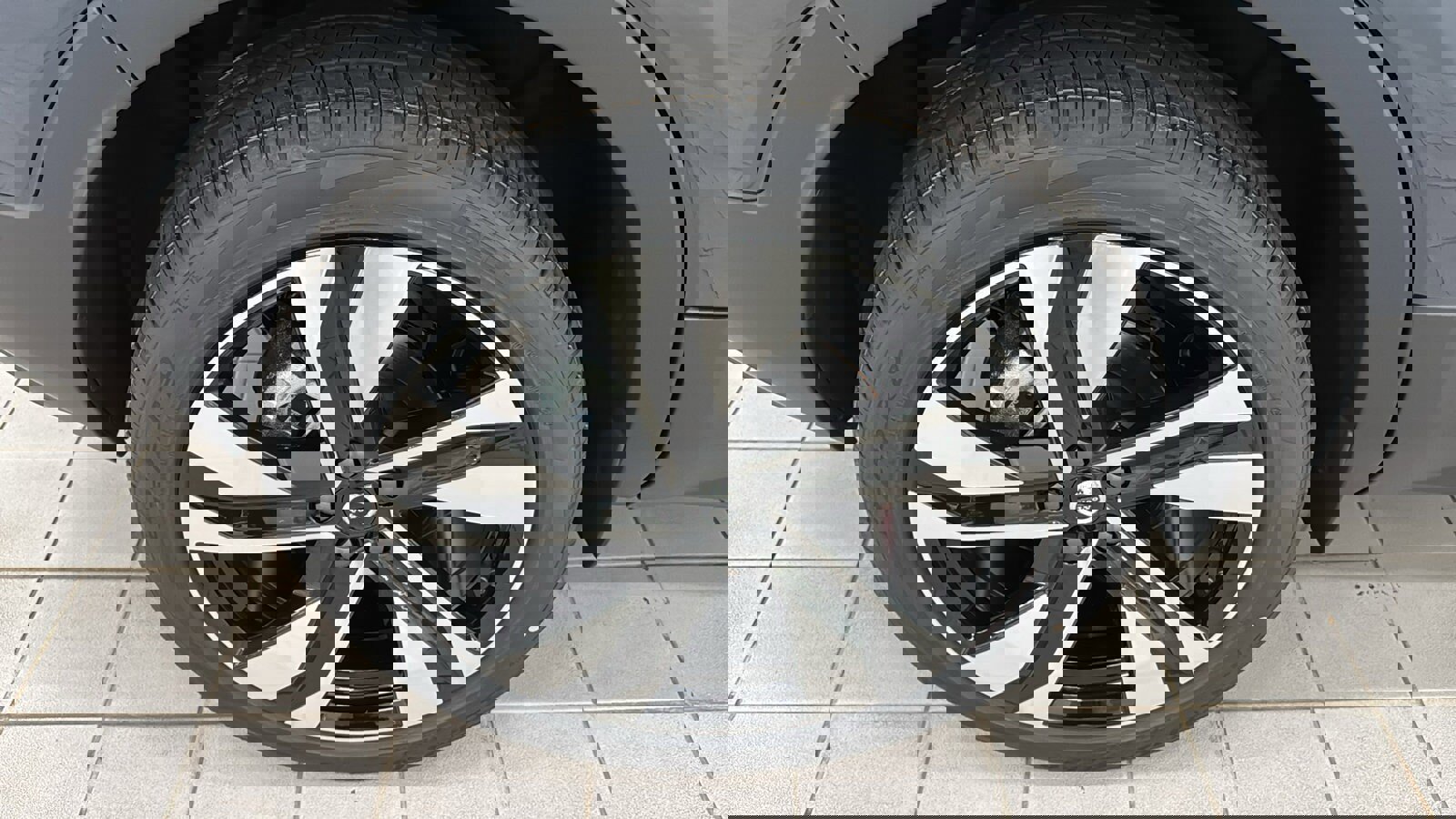 Used 2026 Volvo XC40 B4 Plus w/ Climate Package image 31