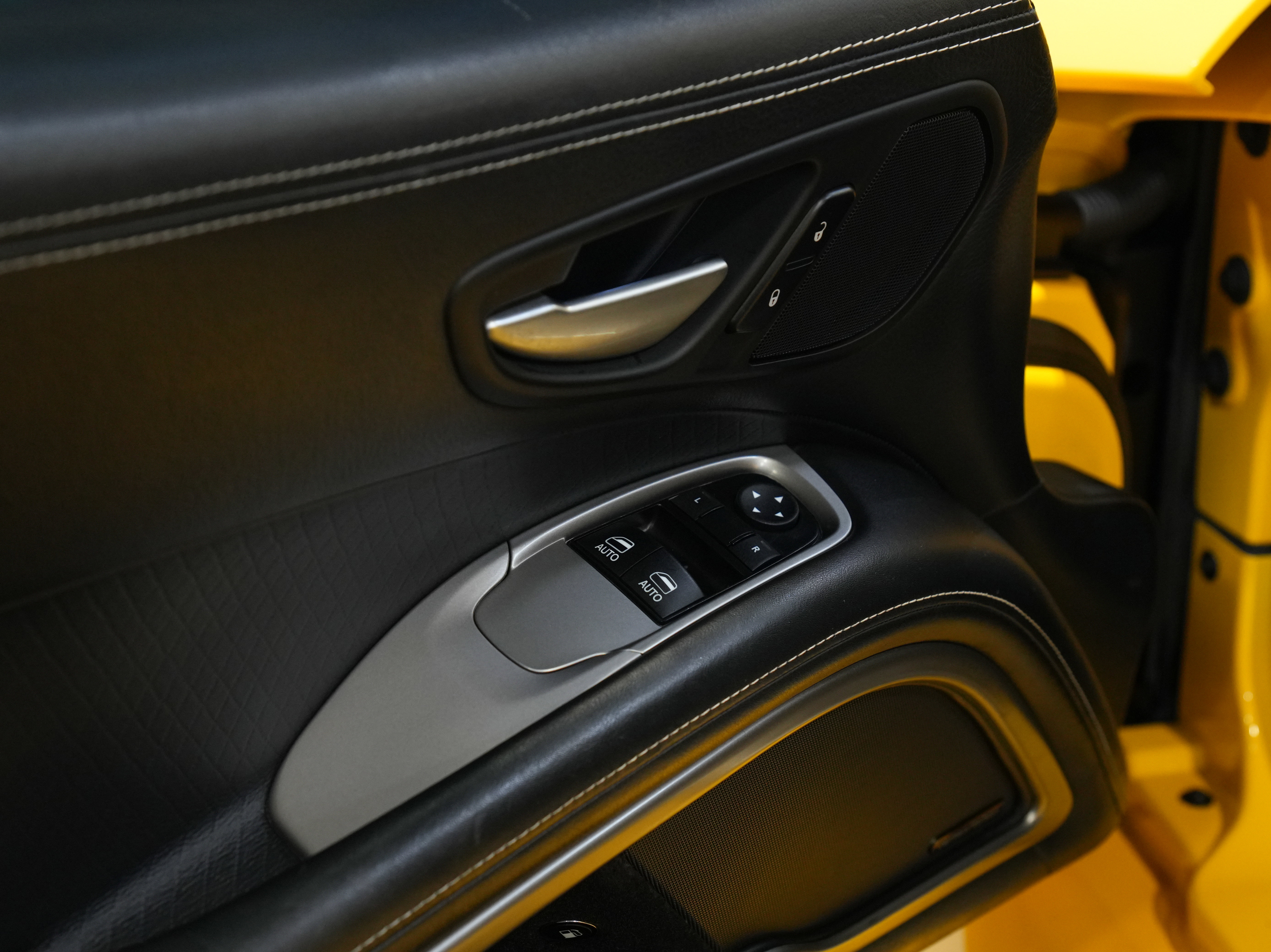 Used 2013 SRT Viper GTS w/ GTS Laguna Interior Pkg image 25