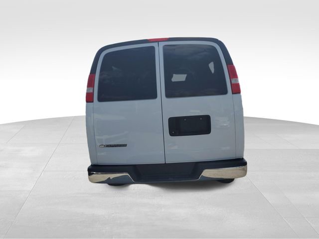 Used 2020 Chevrolet Express 3500 LT w/ LT Preferred Equipment Group RWD image 5