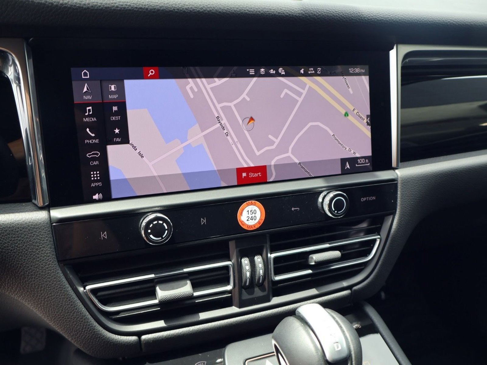 Certified 2026 Porsche Macan AWD/4WD image 18