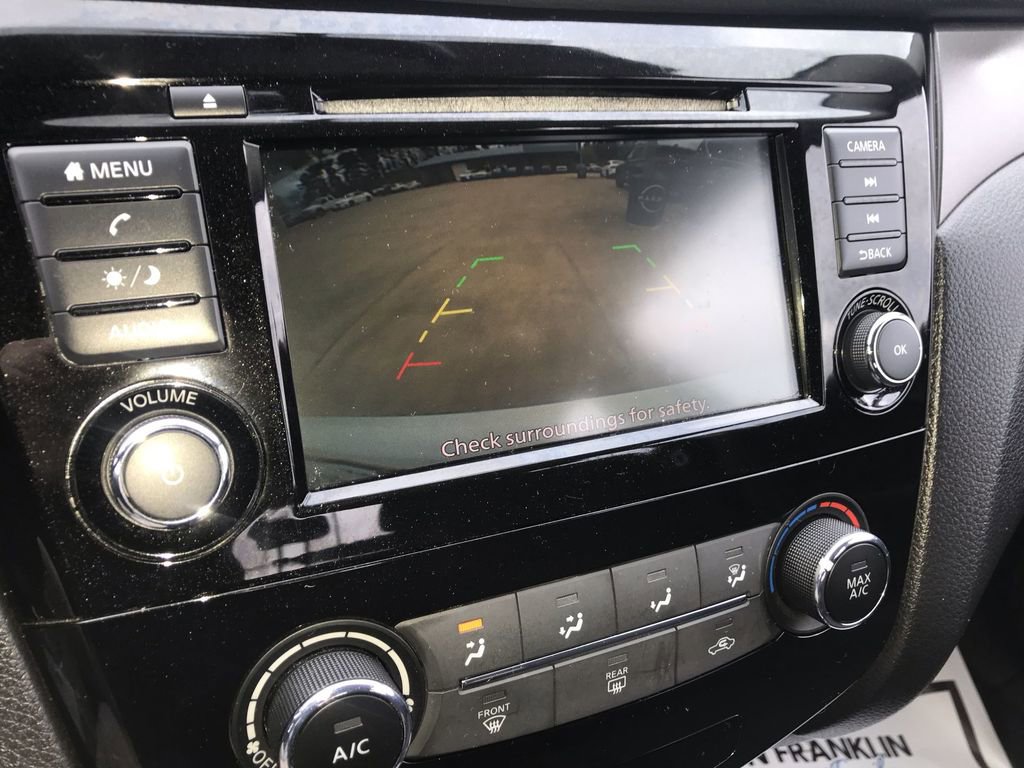 Used 2019 Nissan Rogue Sport S image 17