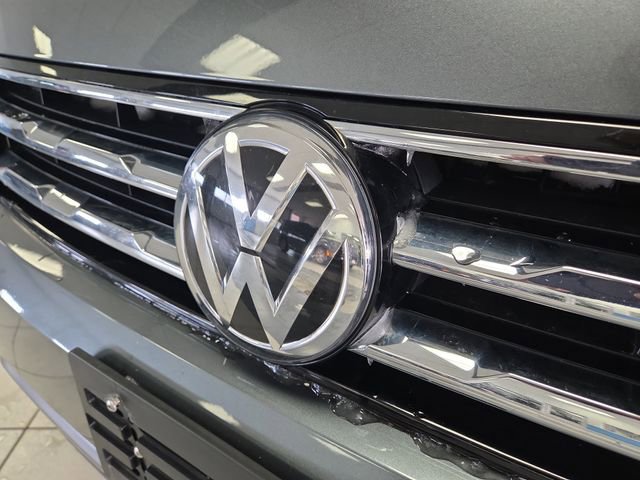 Used 2020 Volkswagen Tiguan SE w/ Panoramic Sunroof Package image 38