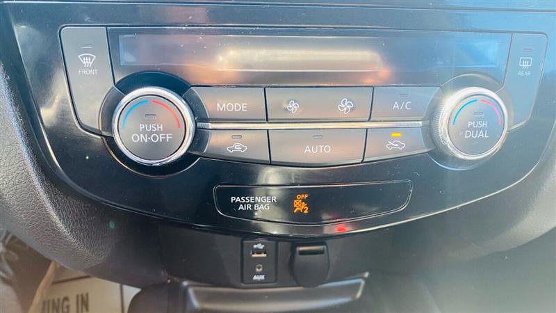 Used 2015 Nissan Rogue SV w/ SV Premium Package image 33