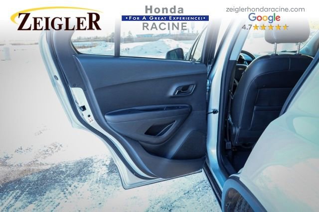 Used 2020 Chevrolet Trax LT w/ LT Convenience Package image 19