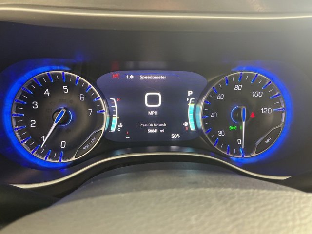 Used 2024 Chrysler Pacifica Touring-L image 23