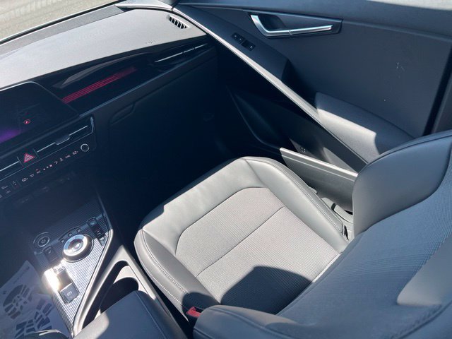 Certified 2024 Kia Niro Wind FWD image 13