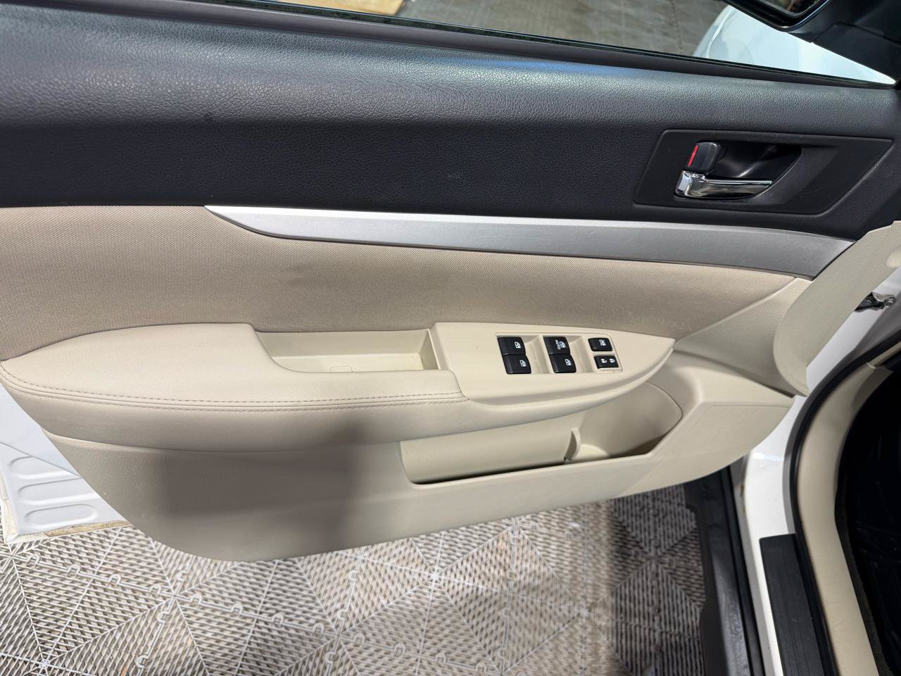 Used 2013 Subaru Outback 2.5i Premium w/ All-Weather Pkg AWD/4WD image 25