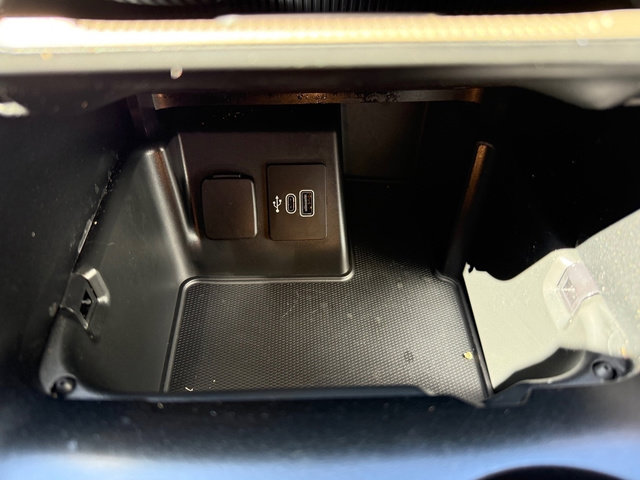 Used 2025 Ford Explorer Active image 28