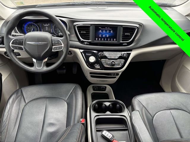 Used 2020 Chrysler Pacifica Touring image 28