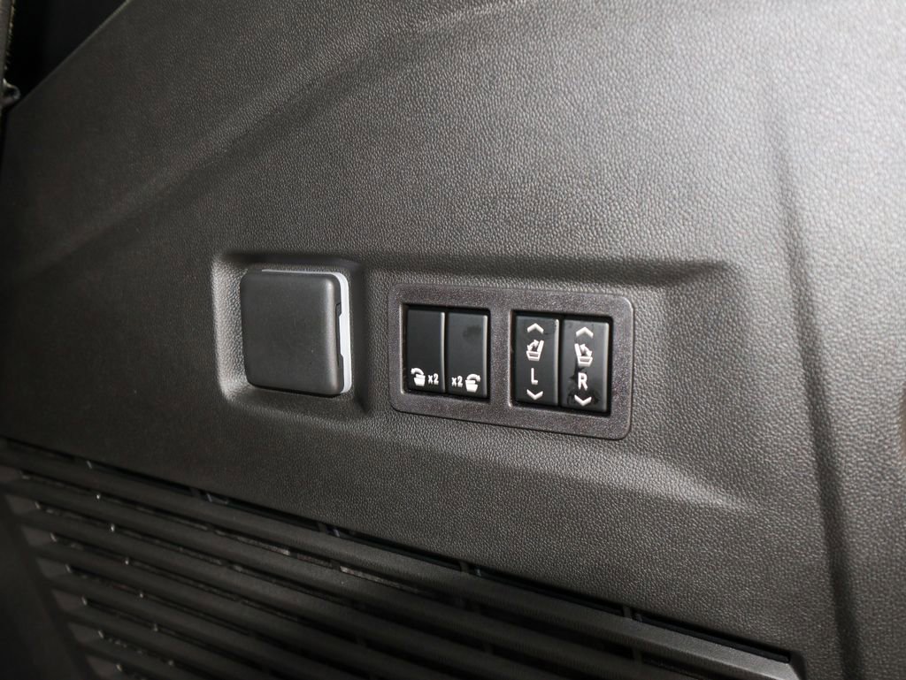 New 2026 GMC Yukon AT4 Ultimate w/ LPO, Floor Liner Package image 7