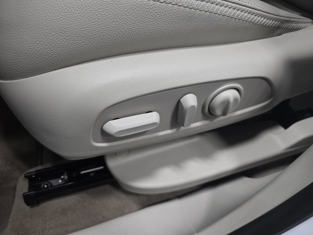 Used 2024 GMC Terrain Denali w/ Denali Premium Package image 35