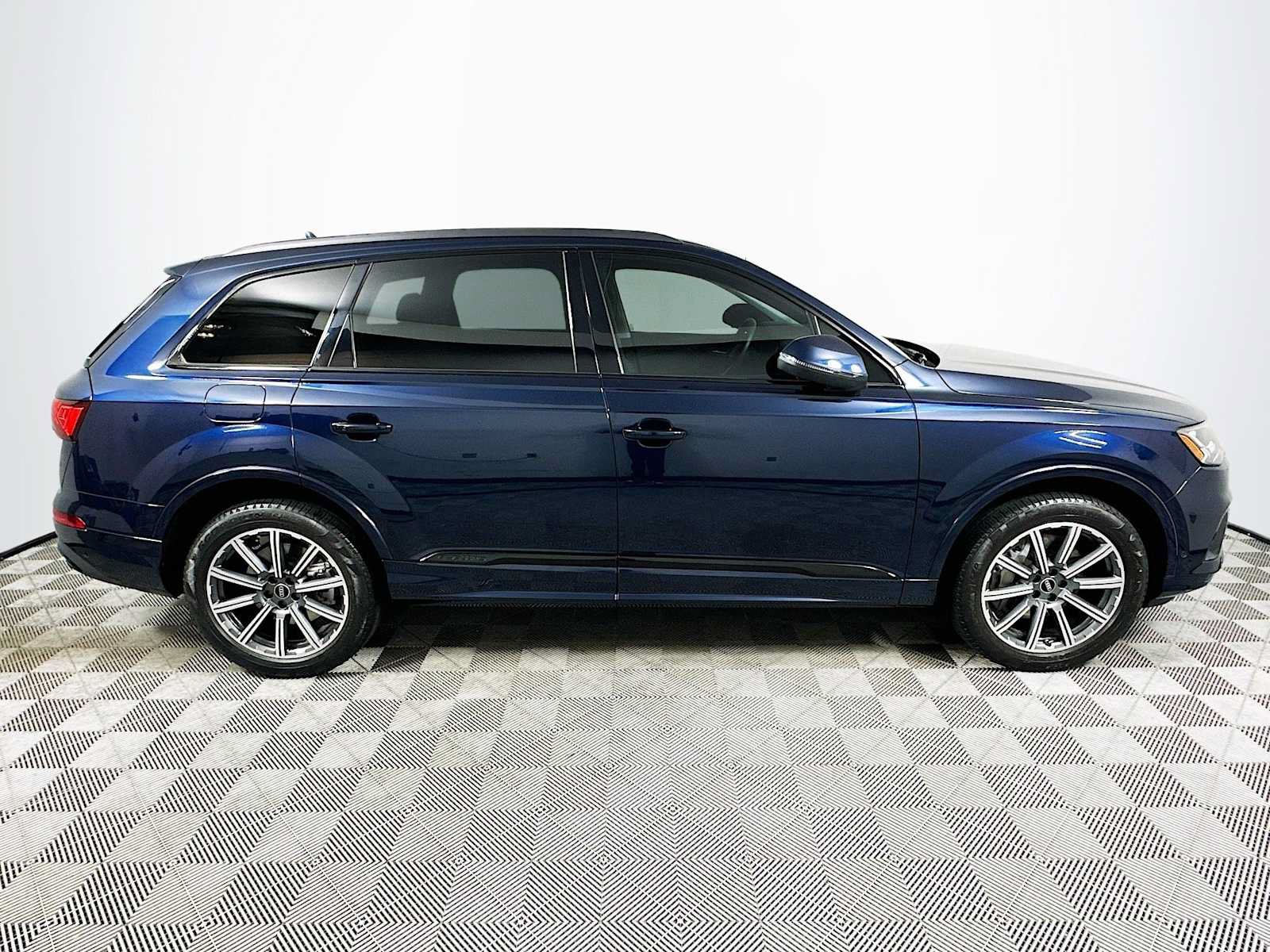 Certified 2023 Audi Q7 2.0T Premium Plus AWD/4WD image 8