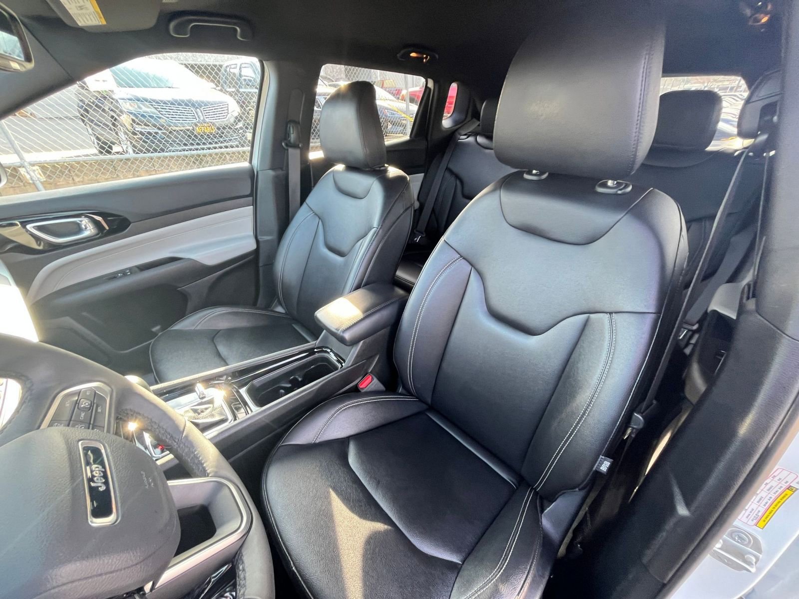 Used 2025 Jeep Compass Limited image 37