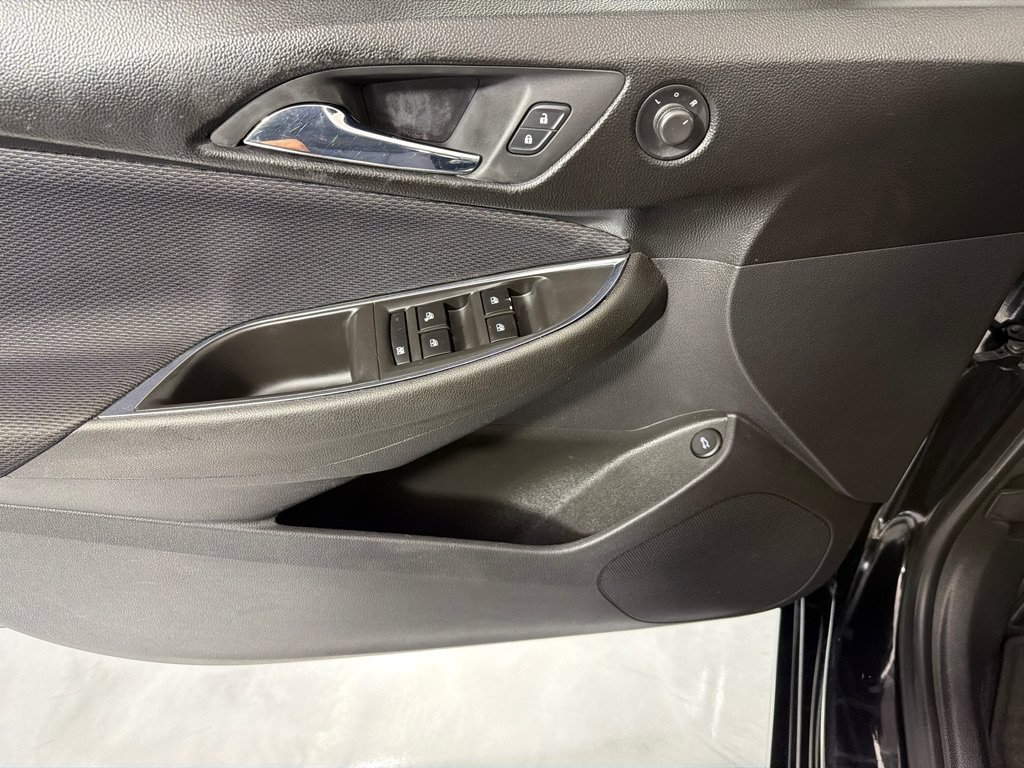 Used 2017 Chevrolet Cruze LS FWD image 7