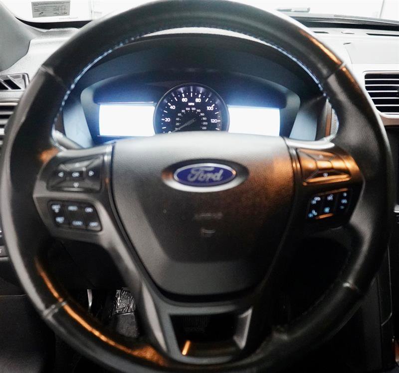 Used 2019 Ford Explorer XLT w/ Equipment Group 202A AWD/4WD image 13
