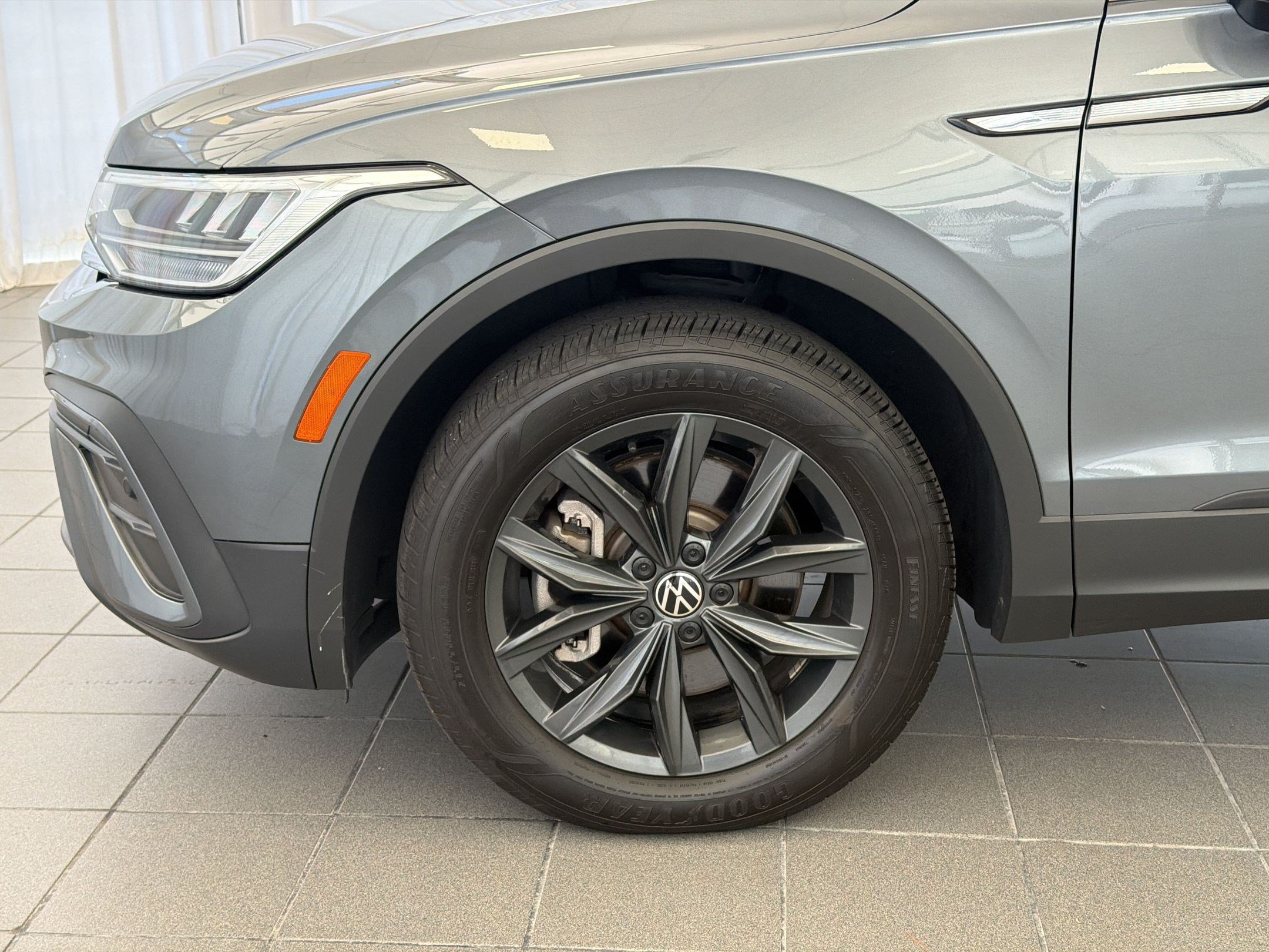 Certified 2024 Volkswagen Tiguan SE w/ Panoramic Sunroof Package FWD image 12