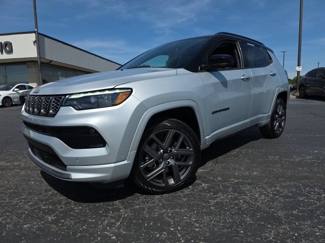 Used 2024 Jeep Compass Limited w/ Driver Assist Group I AWD/4WD image 2