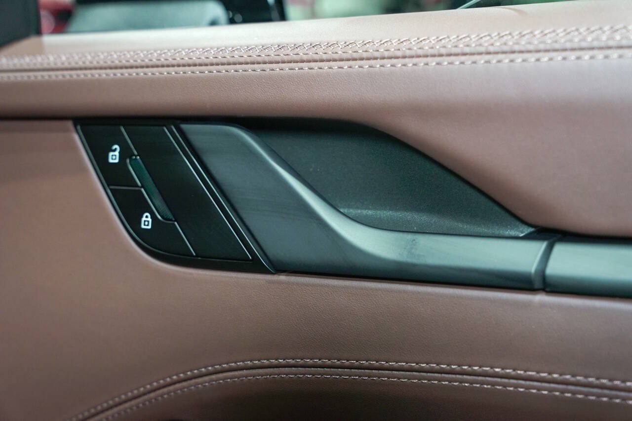 Used 2025 Porsche 911 GTS image 33