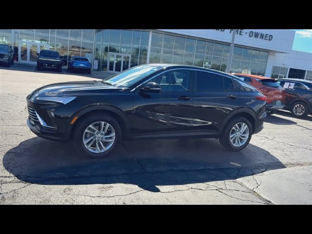 Used 2025 Buick Envista Sport Touring w/ Convenience I Package FWD image 4