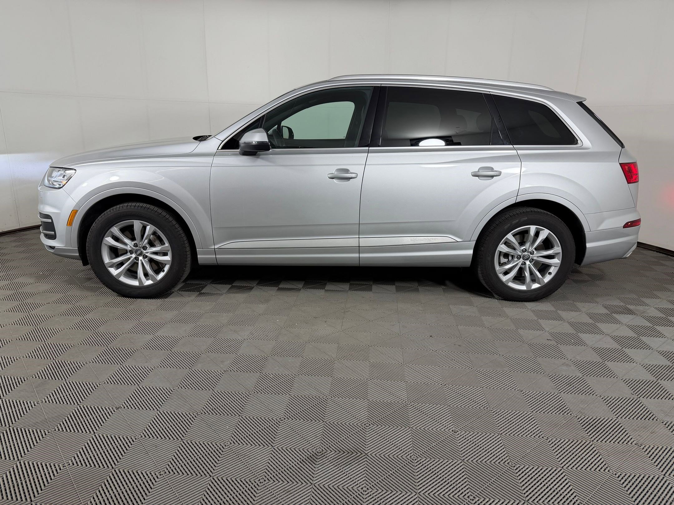 Used 2017 Audi Q7 2.0T Premium Plus w/ Premium Plus Package AWD/4WD image 2