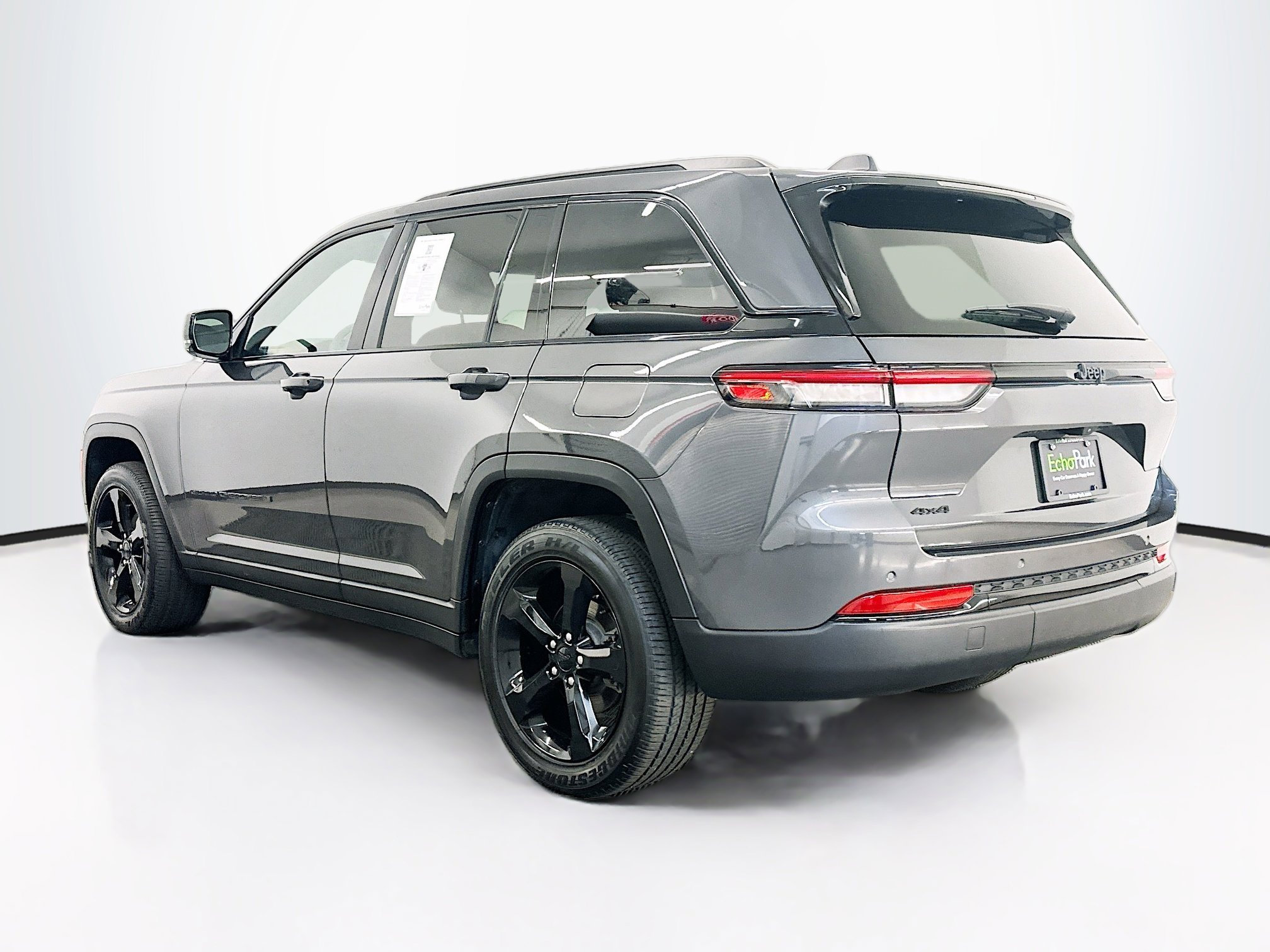 Used 2024 Jeep Grand Cherokee Altitude AWD/4WD image 5