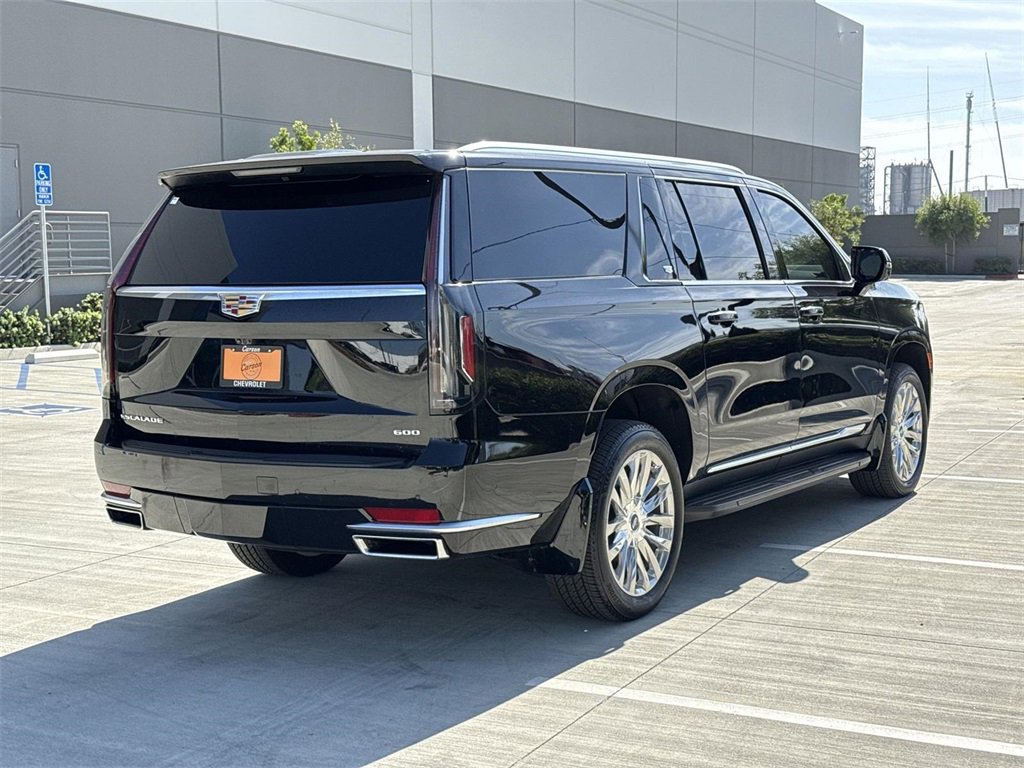 Used 2024 Cadillac Escalade ESV Premium Luxury image 3