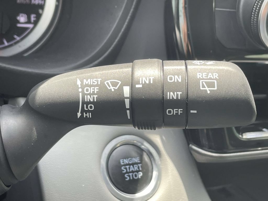 Used 2021 Toyota Highlander LE FWD image 25