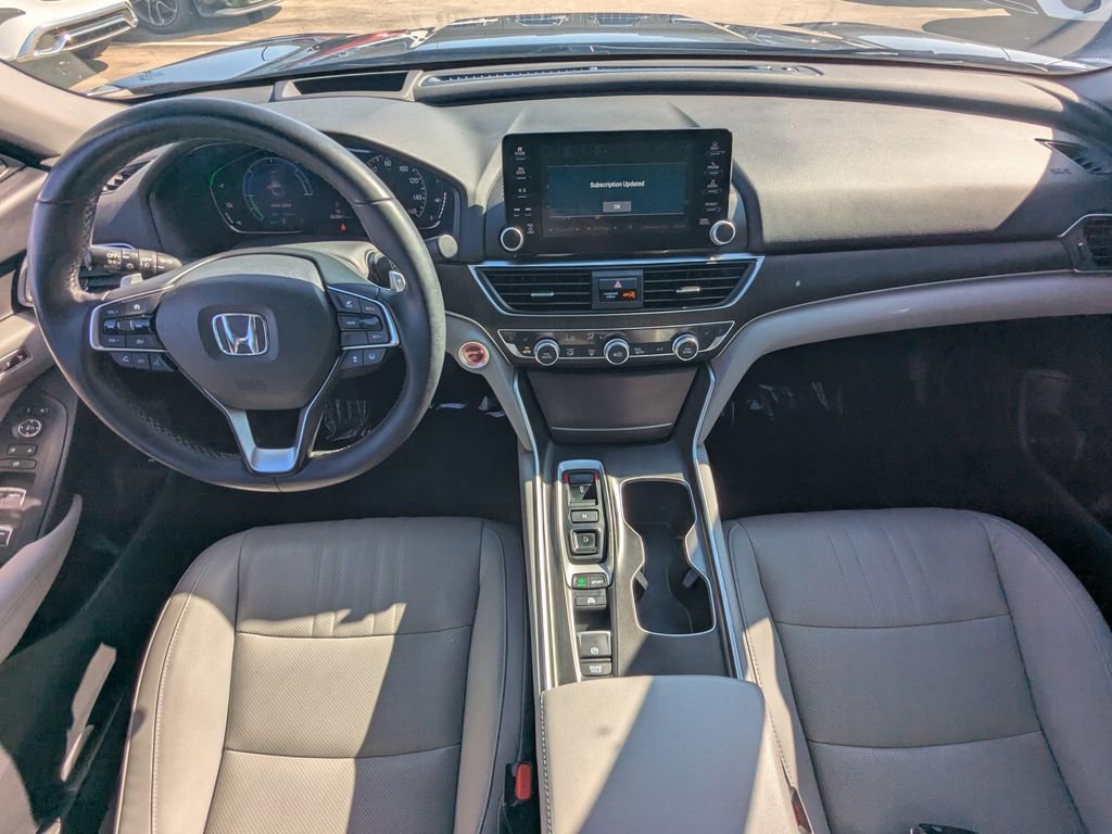 Used 2018 Honda Accord Touring image 2