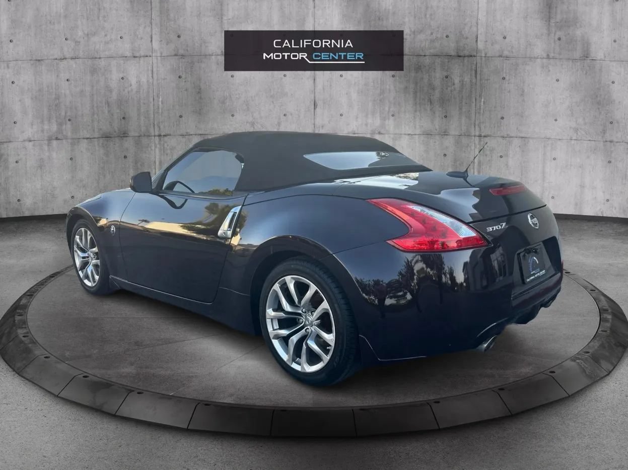 Used 2010 Nissan 370Z Roadster RWD image 7