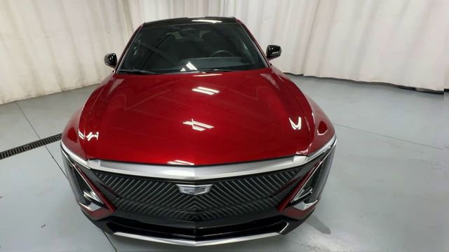 Certified 2025 Cadillac Lyriq Luxury w/ LPO, Floor Liner Package AWD/4WD image 3