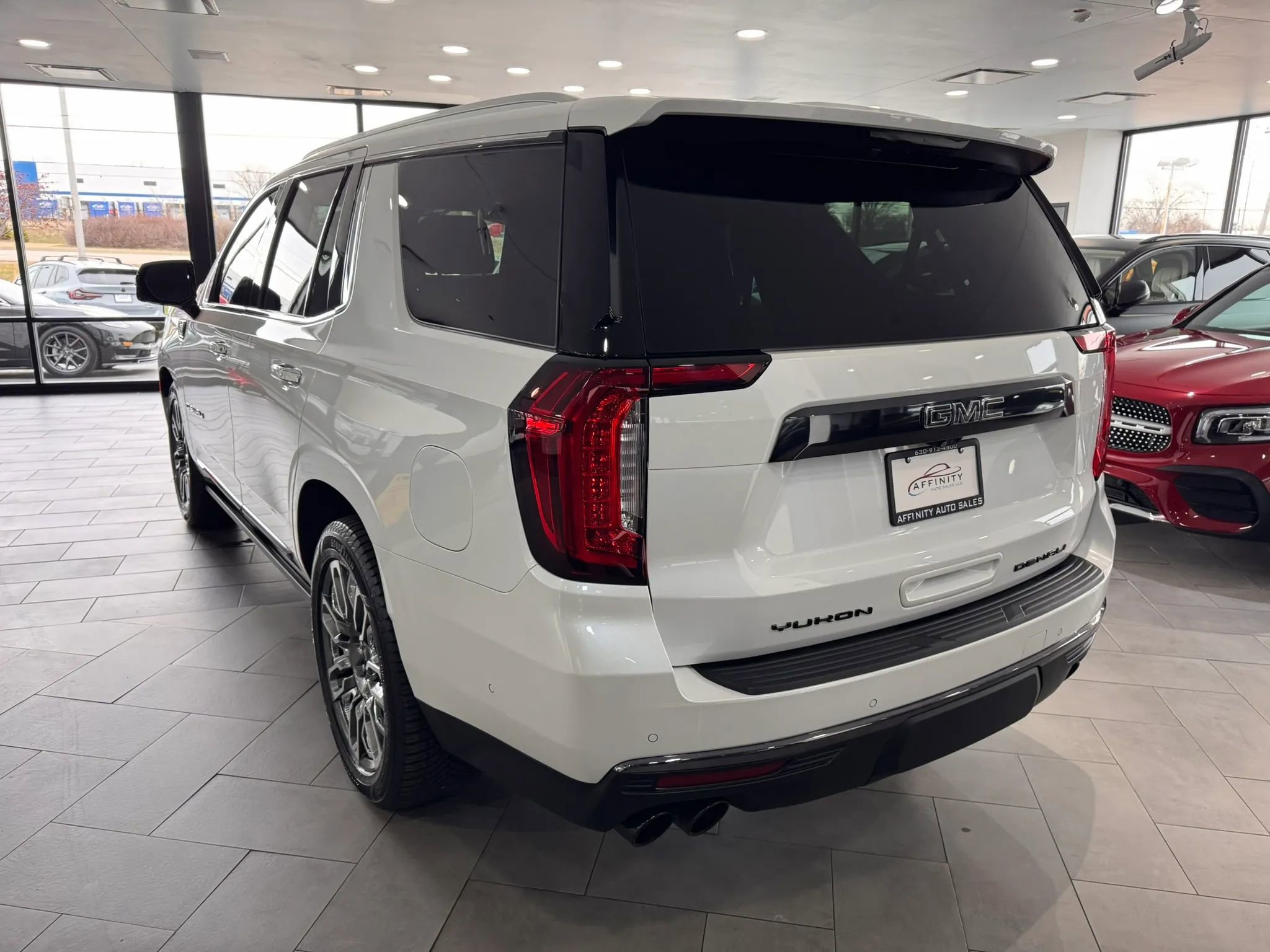 Used 2023 GMC Yukon Denali Ultimate AWD/4WD image 3