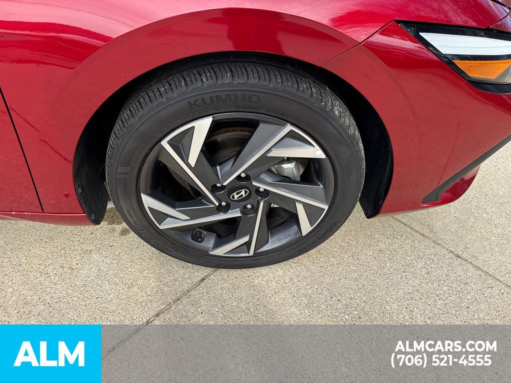 Used 2025 Hyundai Elantra SEL image 14