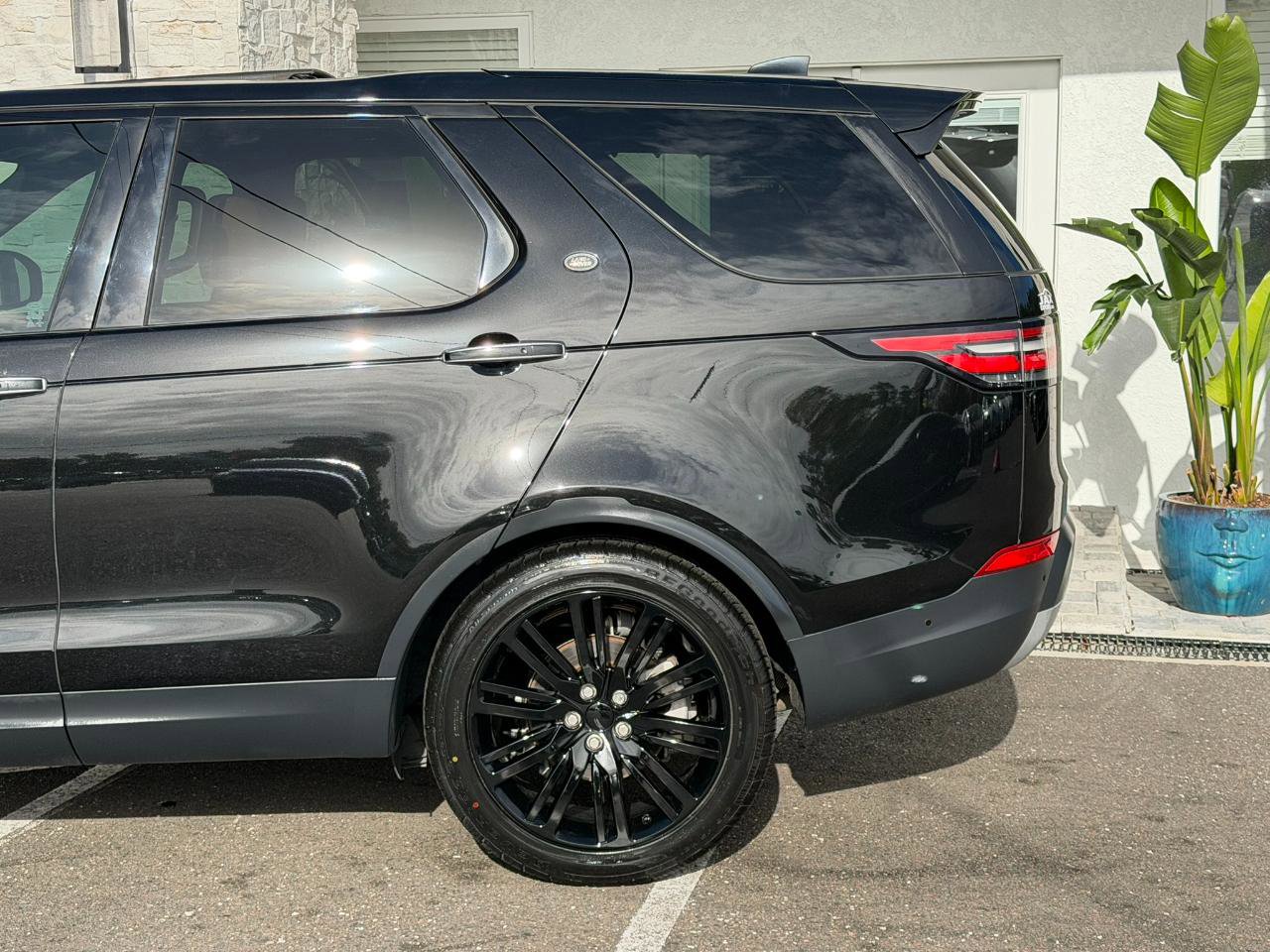 Used 2018 Land Rover Discovery HSE Luxury AWD/4WD image 11
