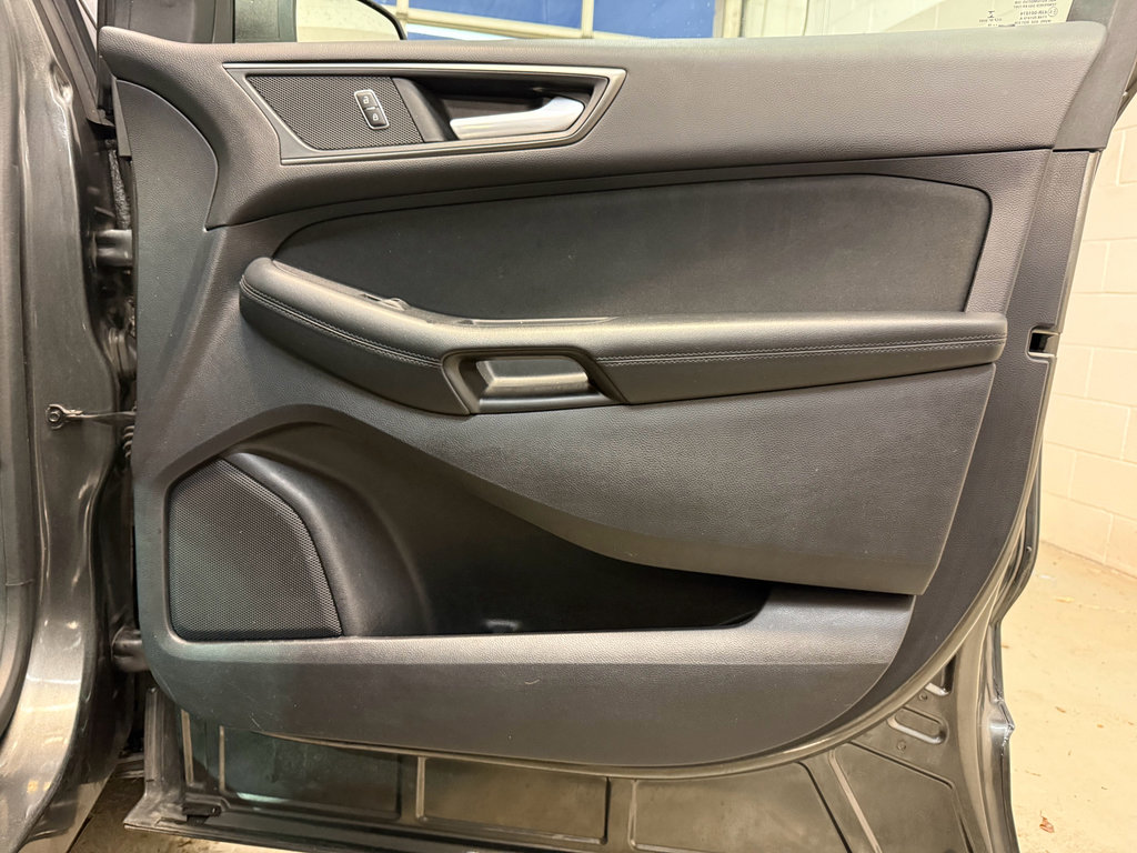 Used 2019 Ford Edge SE image 20
