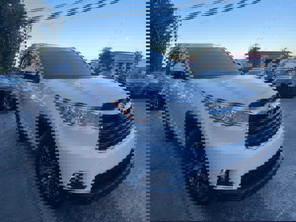 Used 2016 Toyota Highlander XLE image 3