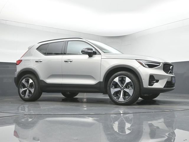 Used 2024 Volvo XC40 B5 Plus w/ Protection Package Premier image 35
