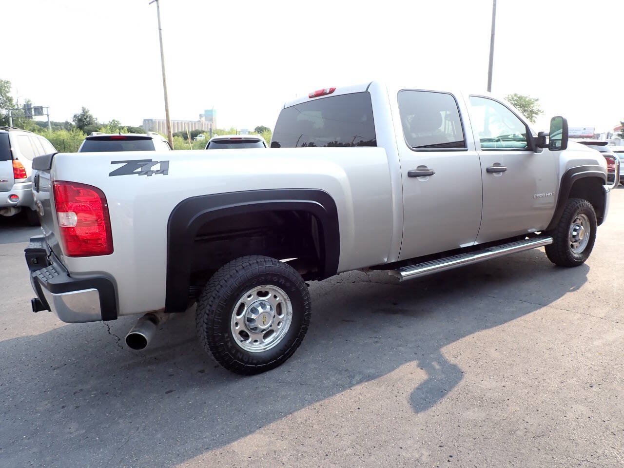 Used 2009 Chevrolet Silverado 2500 LT w/ Exterior Plus Package AWD/4WD image 6