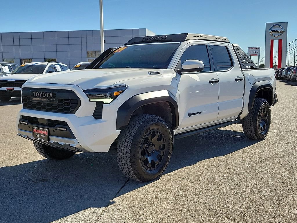 Used 2024 Toyota Tacoma Trailhunter image 5