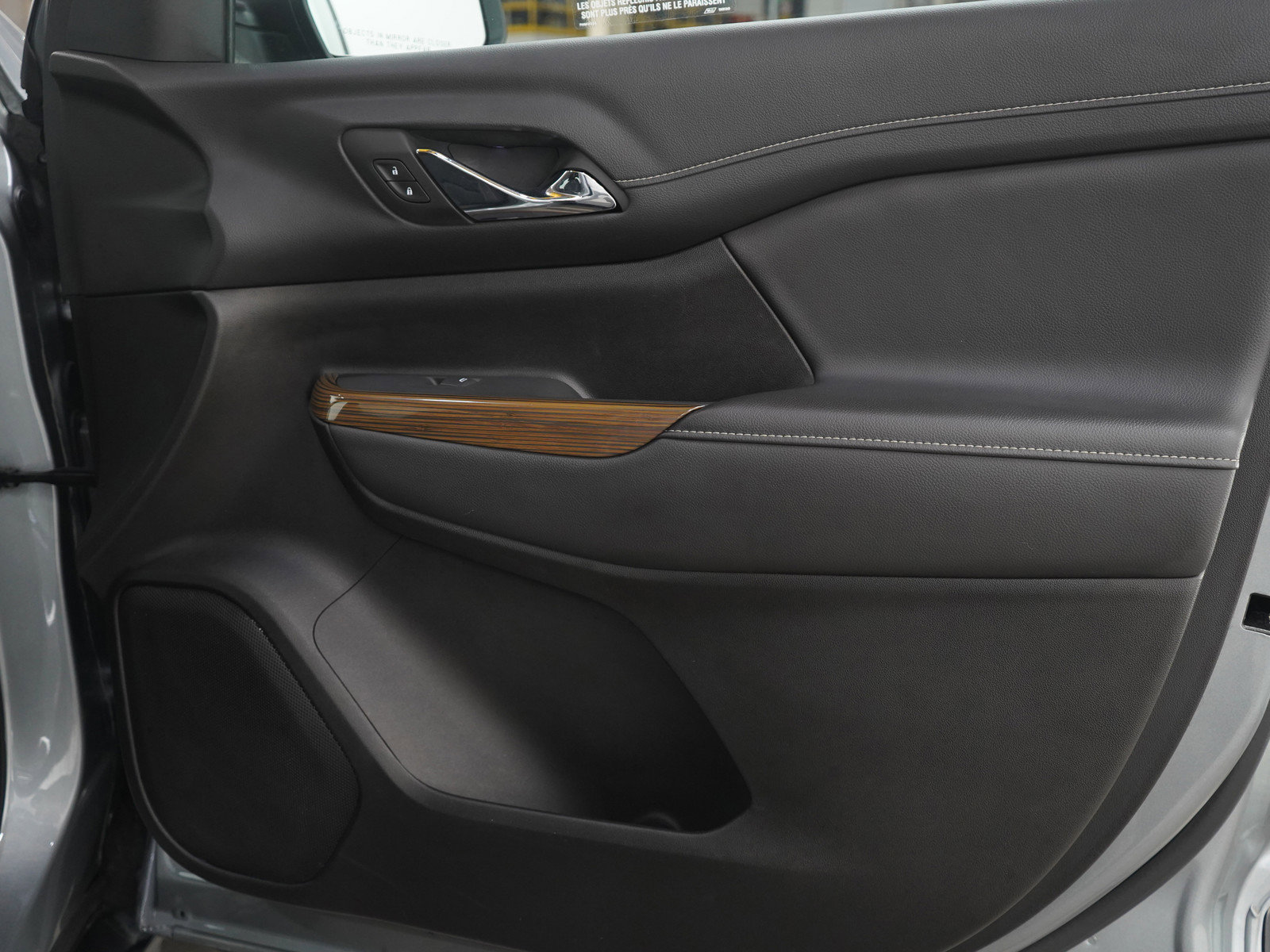 Used 2023 GMC Acadia SLE image 9