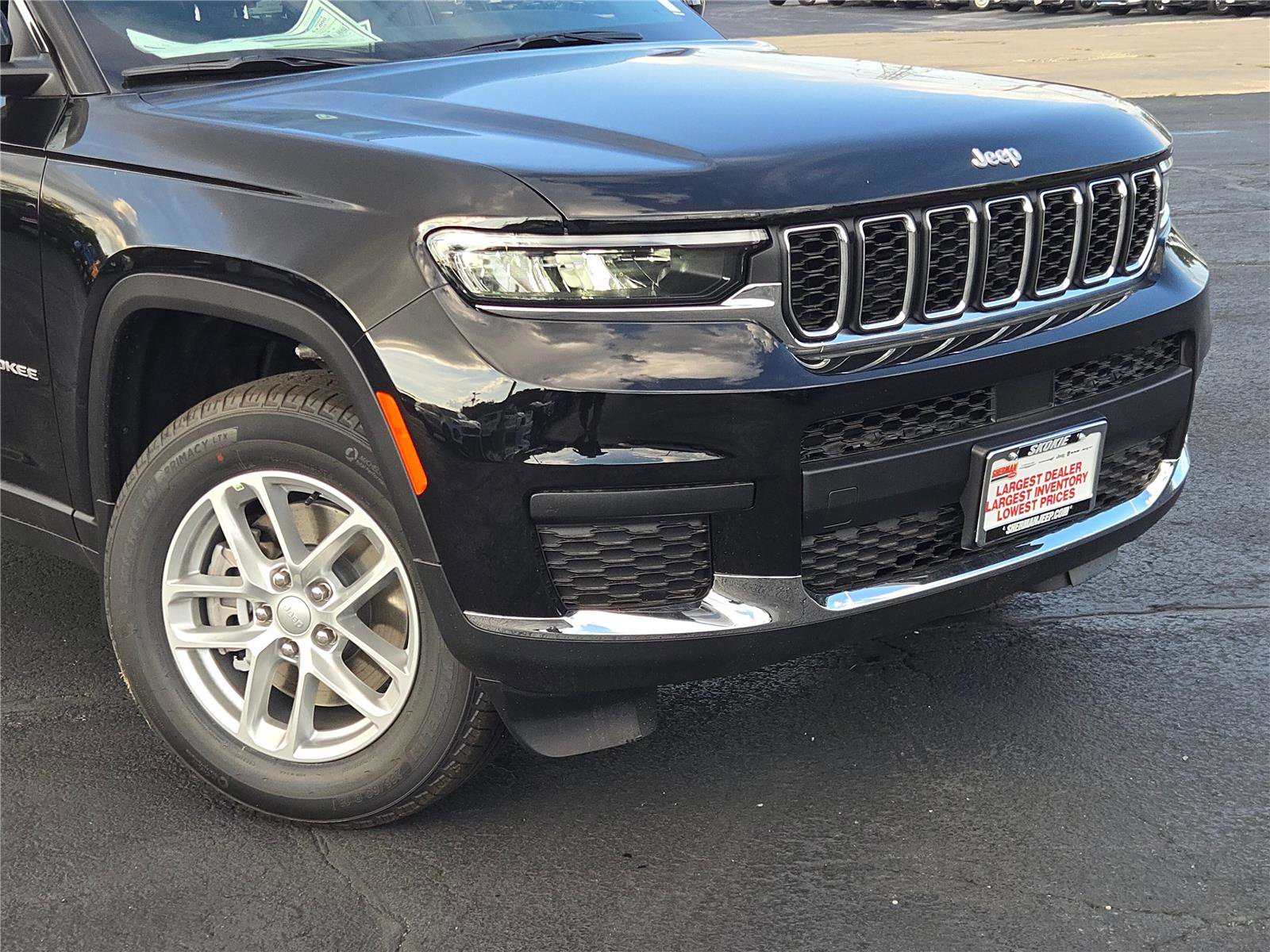 New 2025 Jeep Grand Cherokee L Laredo w/ MOPAR Finishing Package image 2