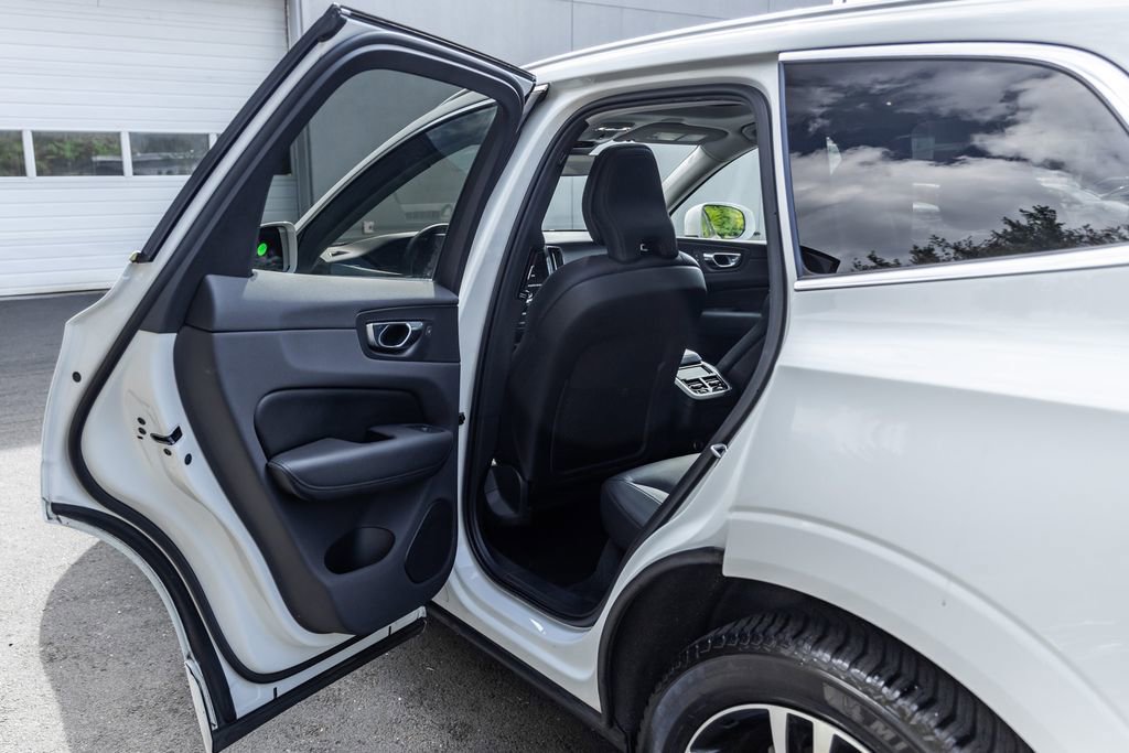 Used 2020 Volvo XC60 T6 Momentum AWD/4WD image 20