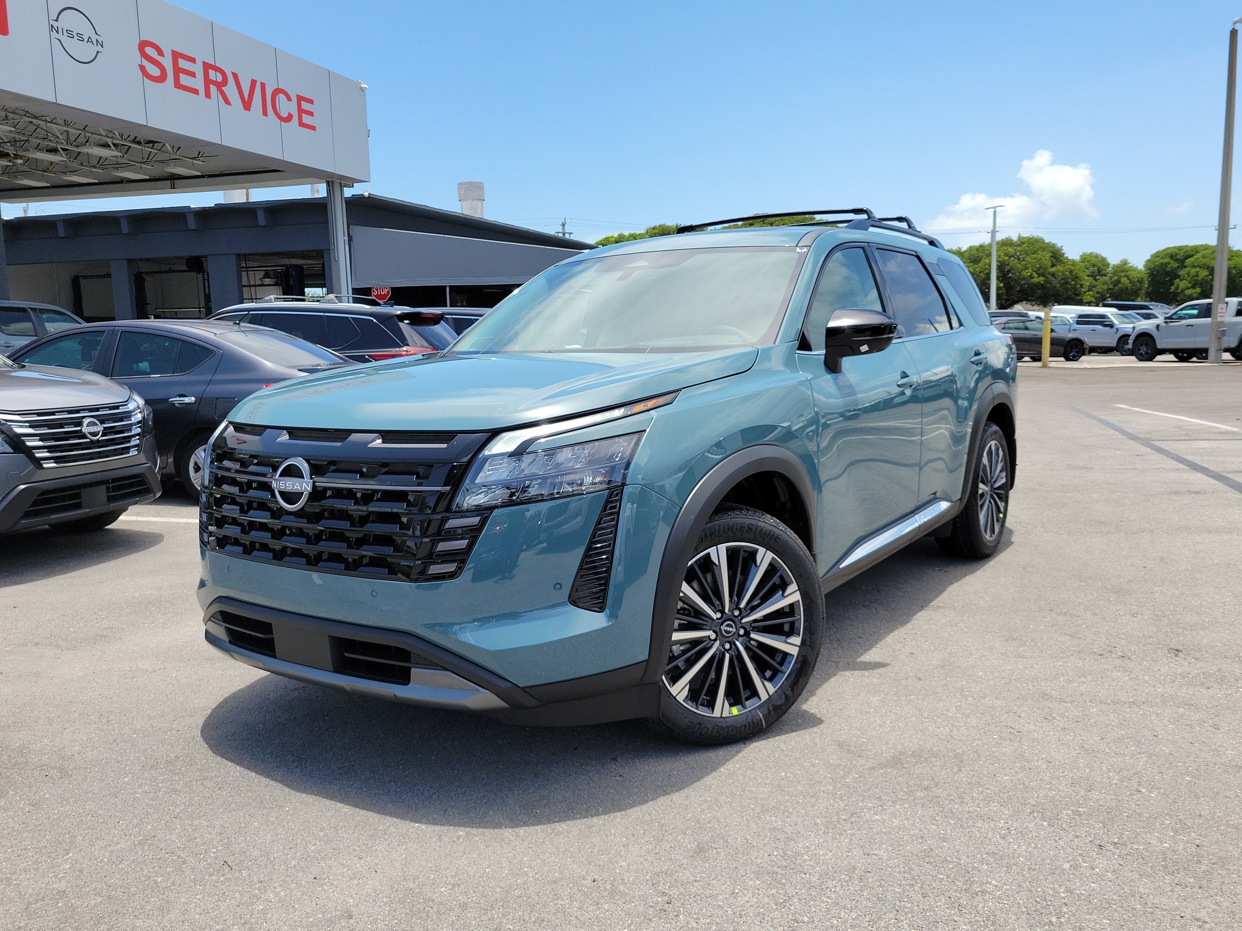 New 2026 Nissan Pathfinder Platinum FWD image 19
