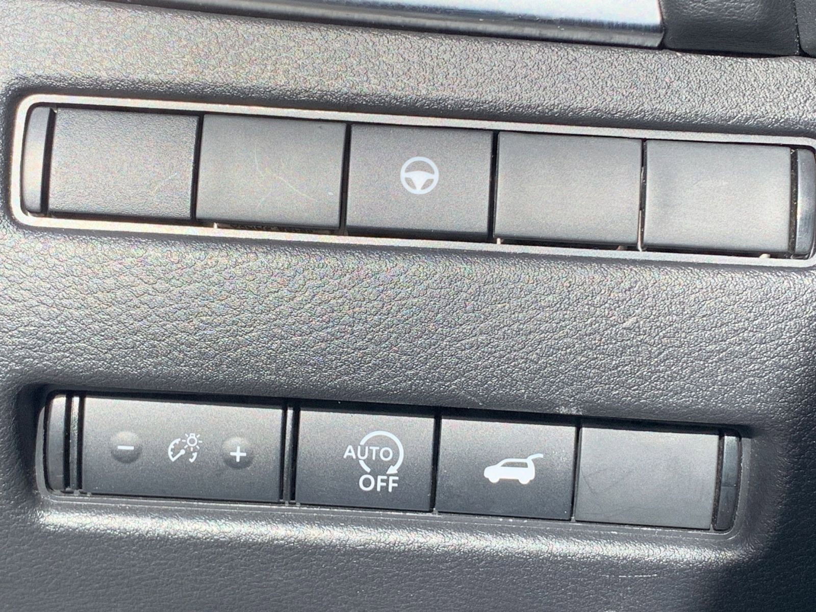 Used 2025 Nissan Rogue SV image 23