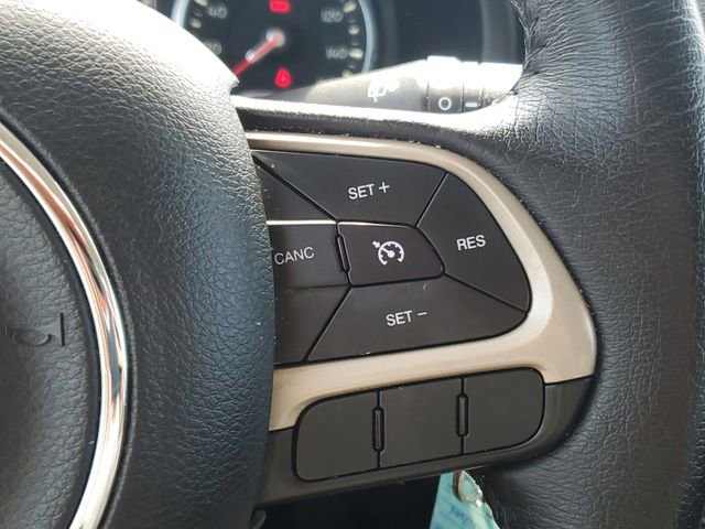 Used 2015 Jeep Renegade Latitude AWD/4WD image 24