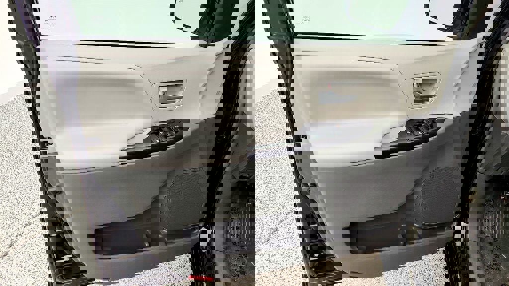 Used 2017 Toyota Sienna LE image 10