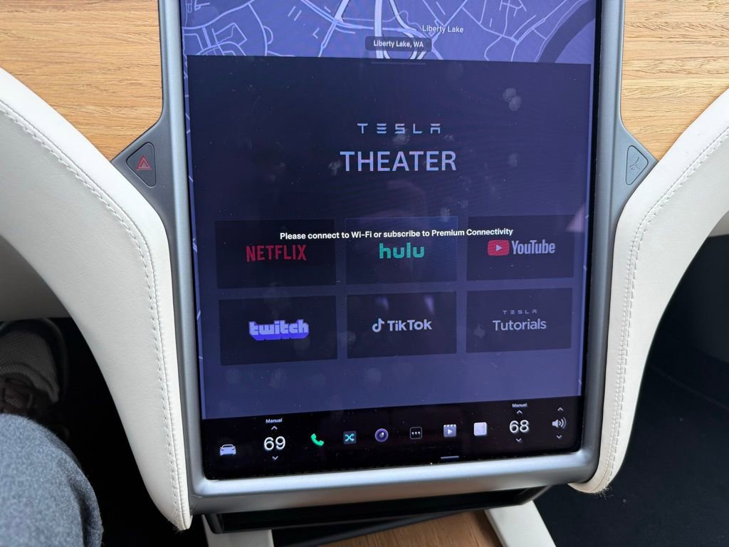 Used 2021 Tesla Model S Performance image 28